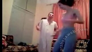 سكس مصري منزلي ترقص لزوجها علشان زبه يقف